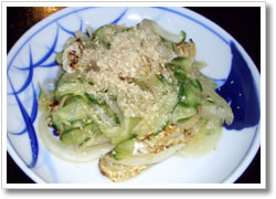 sunomono うすくちだししょうゆを加えるさっぱり酢の物
